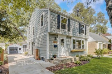 2437 N 83rd St, Wauwatosa, WI 53213-1024