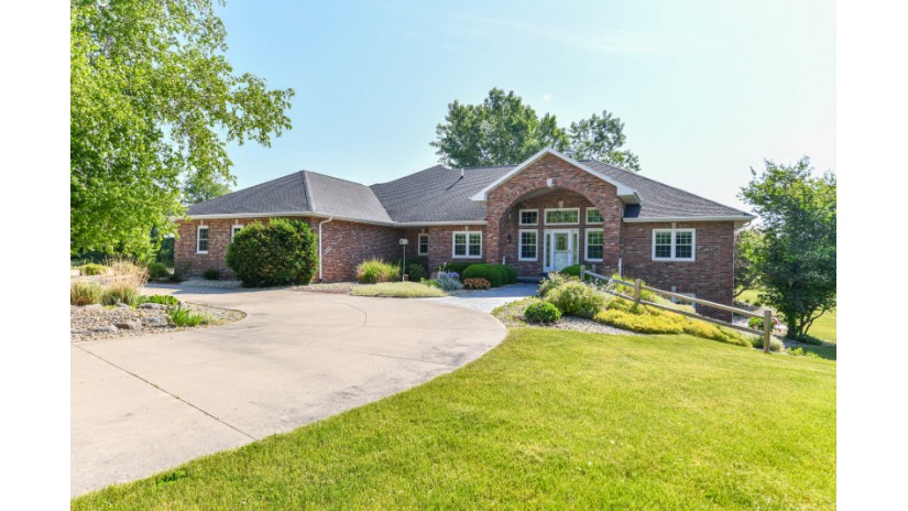 4218 N Hall Rd Johnstown, WI 53190 by Shorewest Realtors $1,150,000