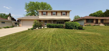 8522 W Whitaker Ave, Greenfield, WI 53228