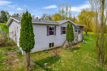 W19915 Bluestem Ln, Gale, WI 54630