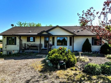 N8543 Hilltop Rd, Watertown, WI 53094