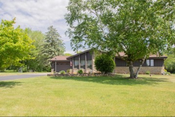 N9678 Oak Hill Rd, Watertown, WI 53094-9704