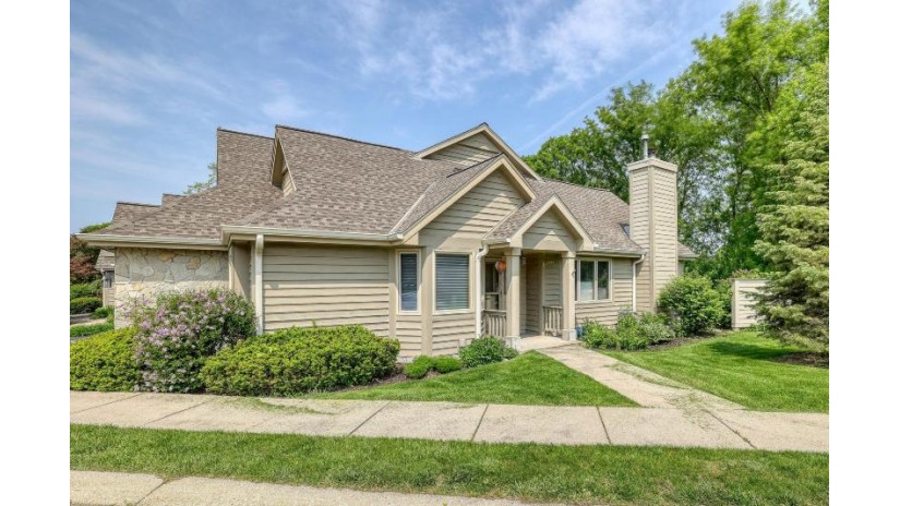 N22W24040 Cloister Cir 3A Pewaukee, WI 53072 by Realty Executives - Integrity $339,999