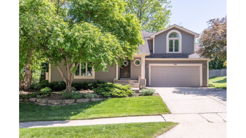 1103 Larchmont Dr Waukesha, WI 53186 by Shorewest Realtors $399,900