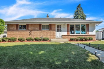 2244 W Sycamore Ave, Oak Creek, WI 53154-1050