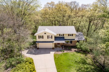 1370 Copenhill Dr, Brookfield, WI 53186