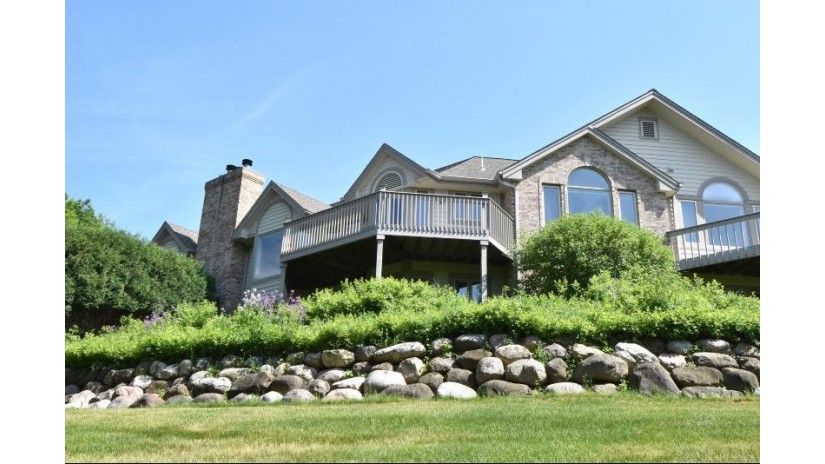 N14W30064 High Ridge Rd Delafield, WI 53072 by Homeowners Concept $499,900