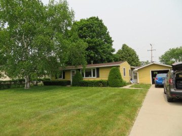 9722 Riverview Ln, Caledonia, WI 53108-9625