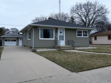 5925 42nd Ave, Kenosha, WI 53144-2532