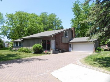 3557 Groeschel Rd, Port Washington, WI 53074