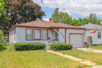 2224 Carlisle Ave, Racine, WI 53404-2114