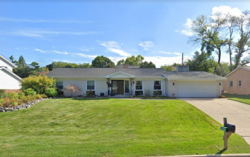 11927 W Locust St, Wauwatosa, WI 53222-4027