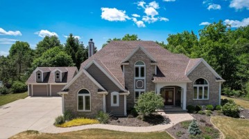 3785 S Cari Adam Dr, New Berlin, WI 53146