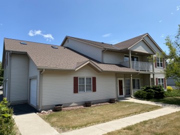 289 Bur Oak Ln D, Grafton, WI 53024-2957