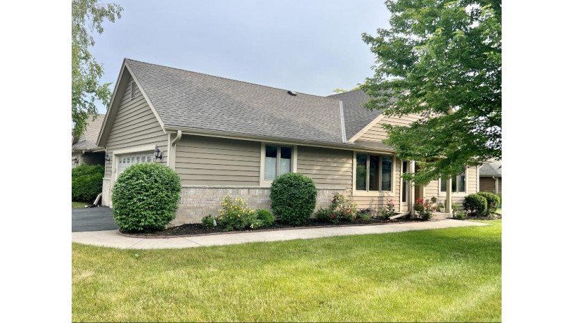 N24W24036 Stillwater Ln B Pewaukee, WI 53072 by Lake Country Flat Fee $385,000