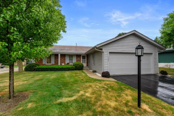 3606 W Cottonwood Ct, Greenfield, WI 53221-3208