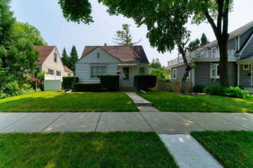 3951 E Cudahy Ave, Cudahy, WI 53110