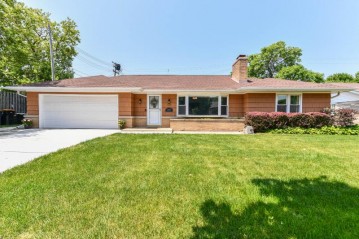 3139 N Knoll Blvd, Wauwatosa, WI 53222