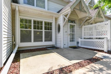 6245 S Creekside Dr 13, Cudahy, WI 53110