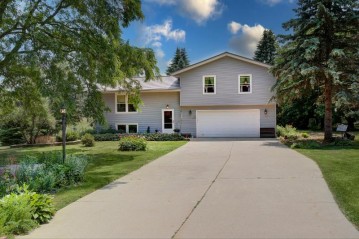 S74W24595 Windsor Ct, Vernon, WI 53189-9362