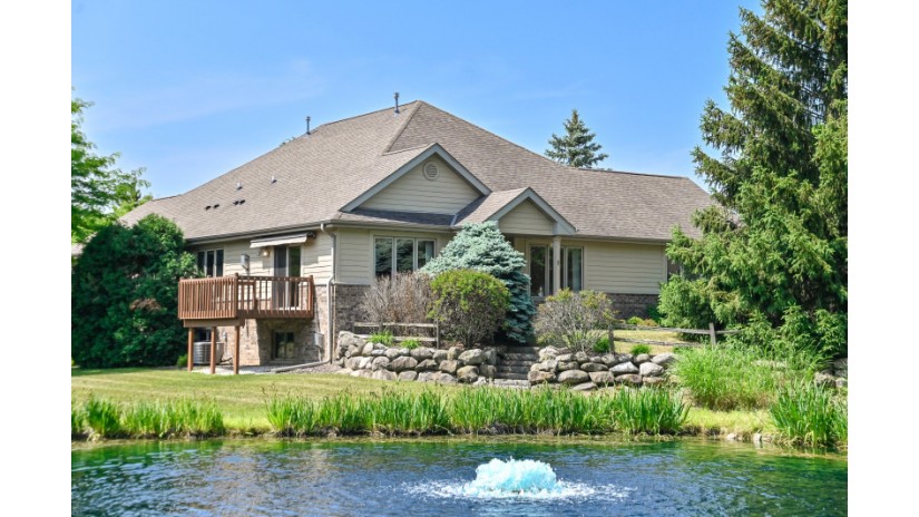 7016 S Lannonstone Ct Franklin, WI 53132 by Shorewest Realtors $450,000