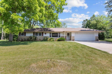 S67W12976 Larkspur Rd, Muskego, WI 53150-3435