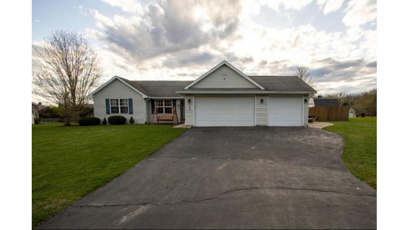 N1565 Breckenridge Dr Bloomfield, WI 53128 by ListWithFreedom.com $325,000