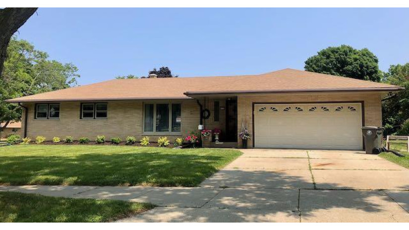 4412 S Swift Ave Cudahy, WI 53110 by Keller Williams-MNS Wauwatosa $319,999