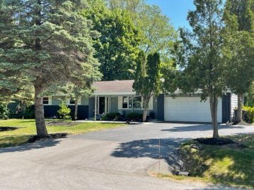 8286 N 50th St, Brown Deer, WI 53223