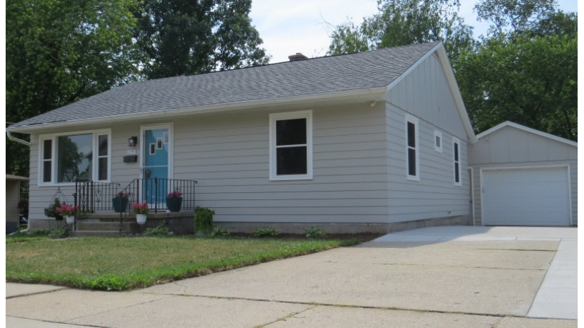 1408 Dakota St Watertown, WI 53094 by Shorewest Realtors $199,500