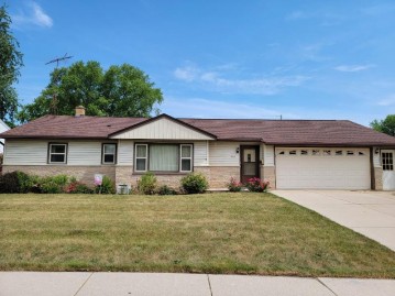 1010 Roosevelt Dr, West Bend, WI 53090-1430