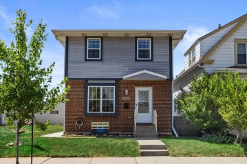 3641 E Munkwitz Ave, Cudahy, WI 53110-1609