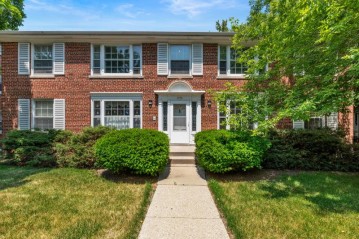 8130 W North Ave, Wauwatosa, WI 53213-1694