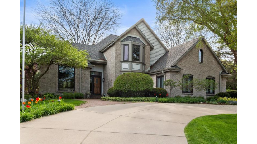 W238N3333 Pine Hill Ct Pewaukee, WI 53072 by Keller Williams-MNS Wauwatosa $675,000