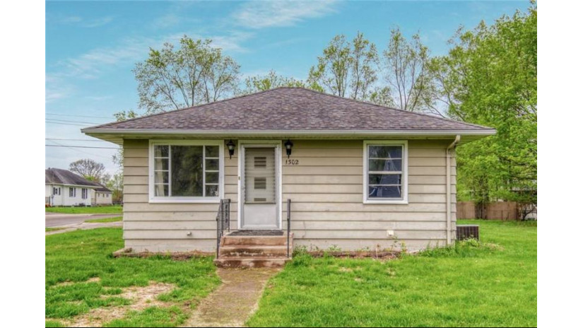 1302 Pershing Street Eau Claire, WI 54703 by Cb Brenizer/Eau Claire $175,000