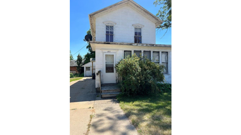 213 W Galena Avenue Freeport, IL 61032 by Choice Realty Of Freeport Llc $62,900