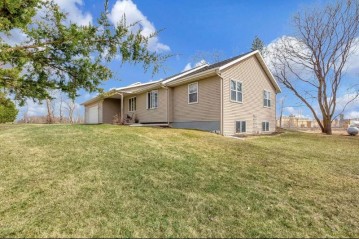 910 E Fairview Drive, New London, WI 54961-9139