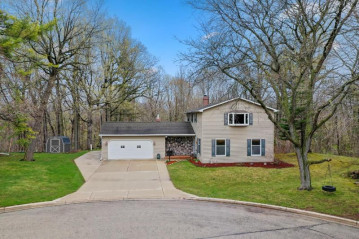 2555 Little Creek Lane, Bellevue, WI 54311-6715