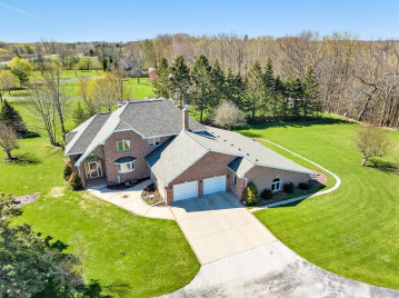 3050 Strawberry Lane, Ledgeview, WI 54311