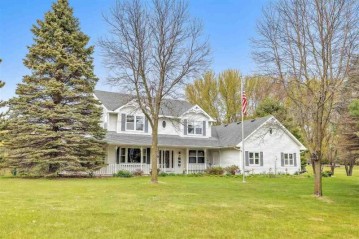 3148 Fairview Road, Suamico, WI 54313-7748