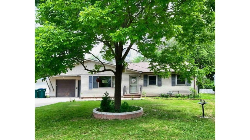1722 S Van Dyke Road Grand Chute, WI 54914 by Coldwell Banker Real Estate Group $224,800
