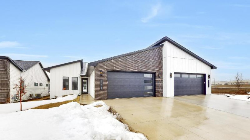 344 Aldon Circle Ashwaubenon, WI 54304 by NextHome Select Realty $549,900