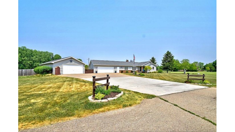 5241 County Rd A Oshkosh, WI 54904 by Realty One Group Haven - OFF-D: 920-228-0222 $530,000