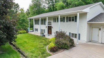 E2546 White Tail Trail, Waupaca, WI 54981