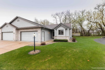 4 Village Homes Drive, Waunakee, WI 53597