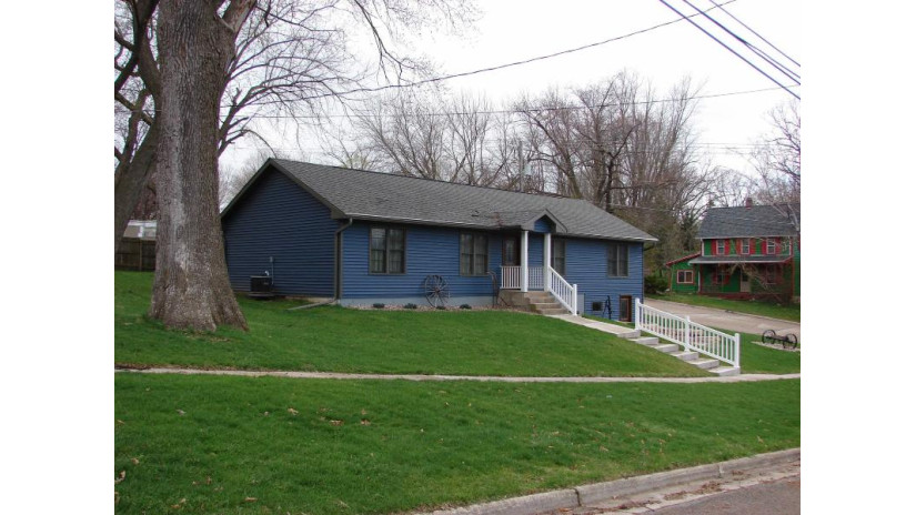 905 Center Street Mineral Point, WI 53565 by 1st Advantage Real Estate $295,000