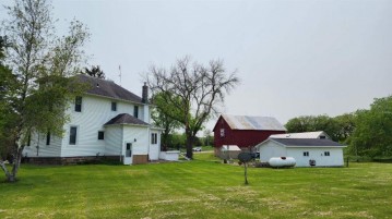 E13636 Highway 33, Greenfield, WI 53913