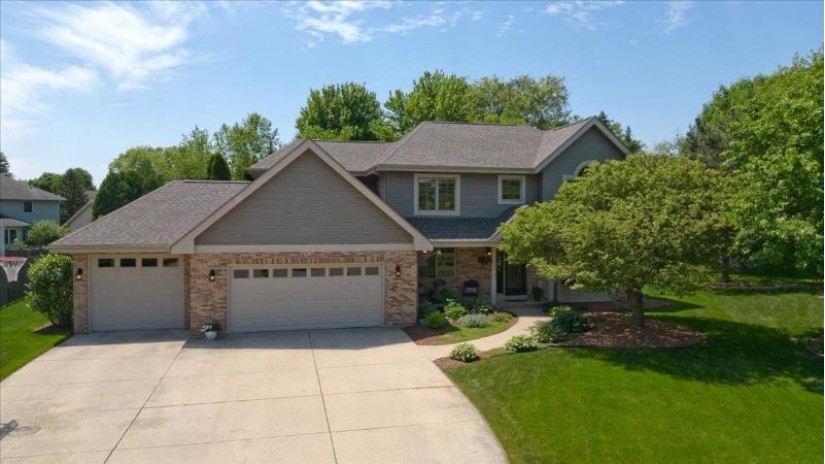 1827 Harwood Court Sun Prairie, WI 53590 by Stark Company, Realtors - Off: 608-256-9011 $550,000