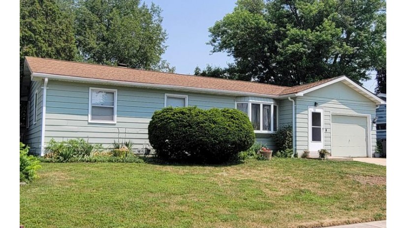 911 Mildred Avenue Edgerton, WI 53534 by Coldwell Banker The Realty Group $240,000