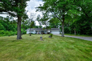 2985 County Road G, New Chester, WI 53952